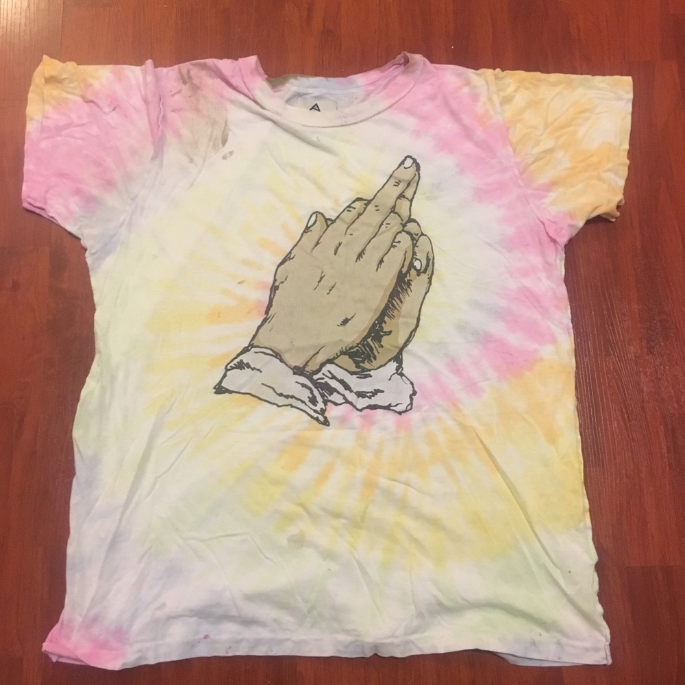 Unif Praying Hard tee
